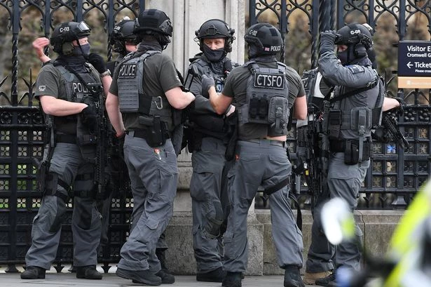 Βρετανός ΥΠΕΣ: Η αστυνομία και η MI5 κάνουν τα αδύνατα δυνατά για να νικήσουν την τρομοκρατία